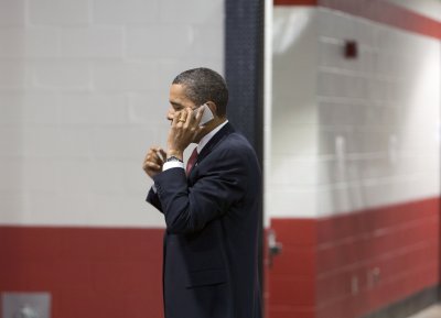 Барак Обама больше не сможет пользоваться iPhone