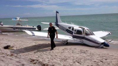 Мужчина, гулявший по пляжу во Флориде, погиб из-за аварийной посадки самолета