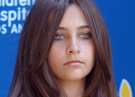 15-летняя дочь Майкла Джексона перерезала вены, пытаясь избавиться от бабушкиной опеки