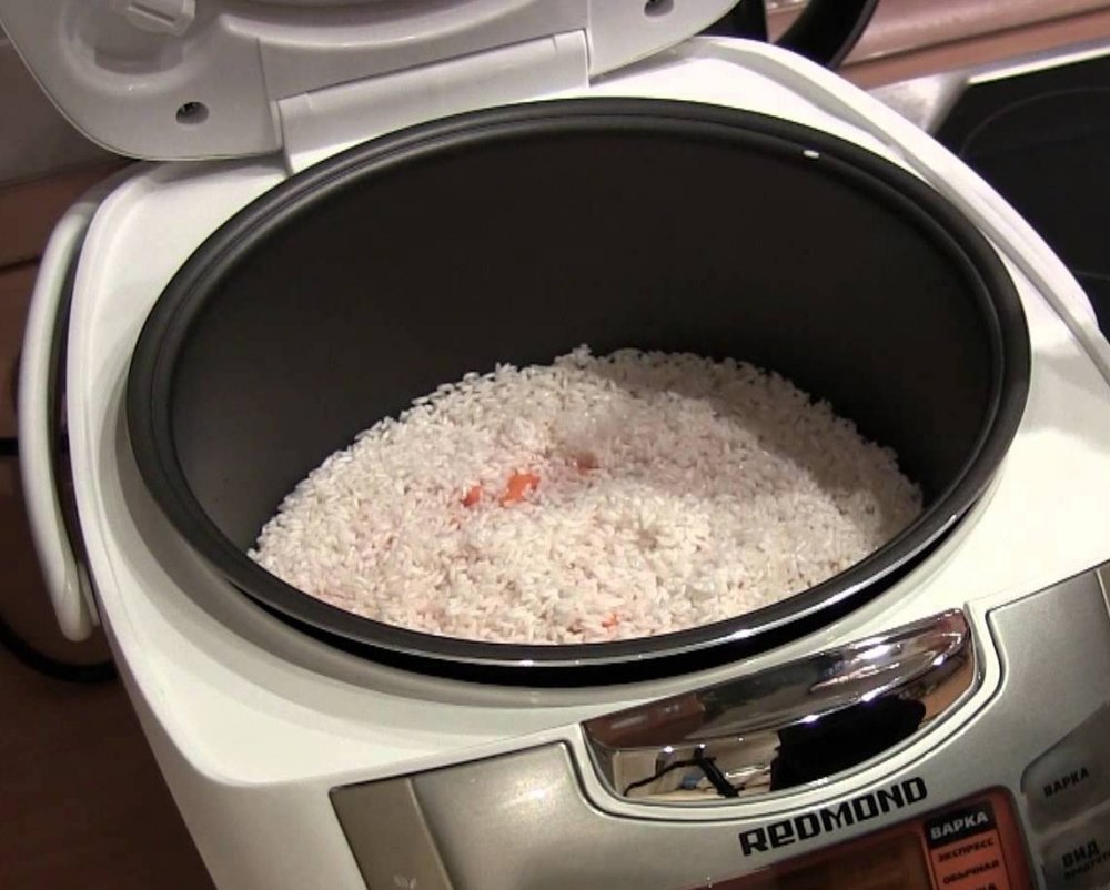 Сколько нужно риса в мультиварке. Мультиварка редмонд рис. Рис в мультиварке. Мультиварка для варки риса. Приготовление риса в мультиварке.