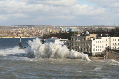 Мощный шторм стал причиной гибели людей в северной Европе