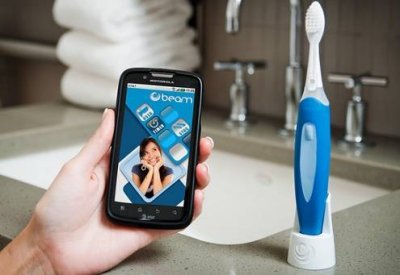 Зубная щетка, интернет и смартфон – все, что нужно для качественной чистки зубов