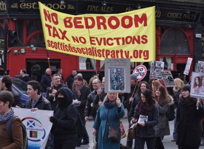 Британцы протестуют против «налога на спальни»