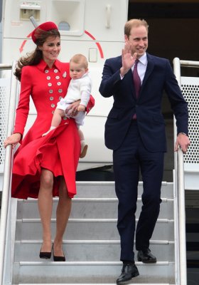 Первый выход Джорджа: фото принца Уильяма и Кейт из аэропорта Сиднея