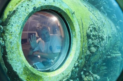 Фабьен Кусто, внук Жака-Ива Кусто, не хочет заканчивать свой 31-дневный подводный эксперимент