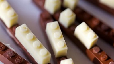 Японец создал формы для производства шоколадного LEGO