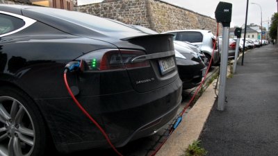 Общественность Норвегии требует уменьшения различных льгот для владельцев электрических автомобилей