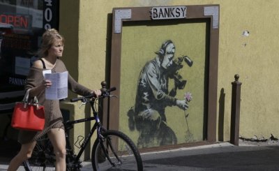 Житель Калифорнии заплатит $13 000 за испорченные граффити Бэнкси