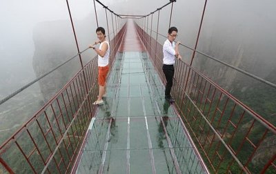В Китае открыли подвесной мост со стеклянным полом