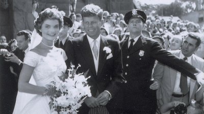 Редкие негативы со свадьбы Джона Ф. Кеннеди продали на аукционе за $34 000