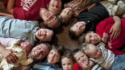 Мать 12 мальчиков ожидает рождения тринадцатого ребенка