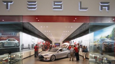 Tesla побила рекорд, продав в третьем квартале 7785 автомобилей, но получив чистый убыток в $74,7 миллиона