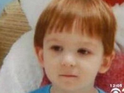 Мать 3-летнего мальчика со своим парнем подвесила ребенка за ноги и замучила до смерти за то, что он не ел свой завтрак