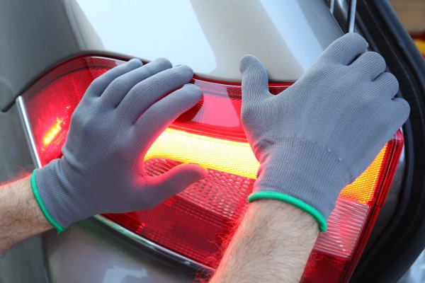 СИЗ в виде перчаток защищают руки от механических и химических повреждений