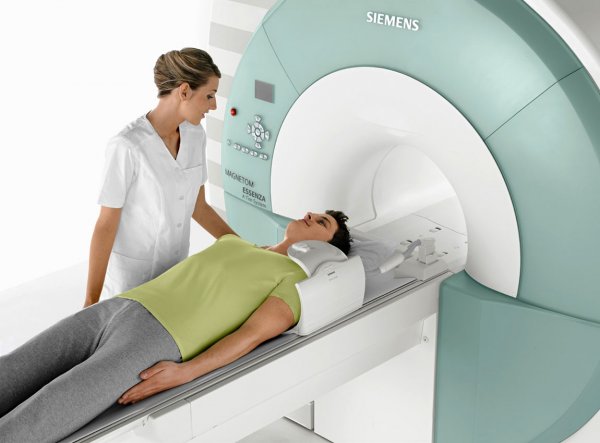 МРТ позвоночника: особенности процедуры, показания к применению и стоимость исследования
