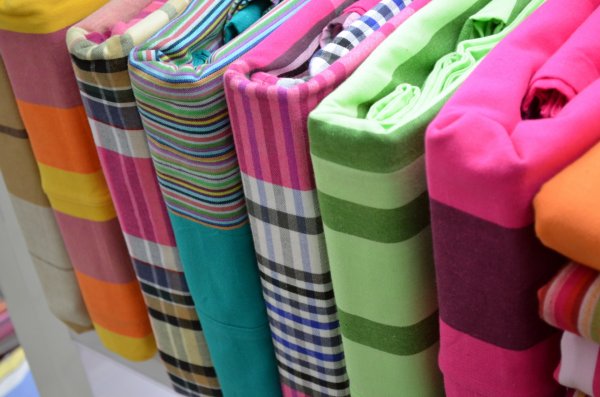 Как выбрать ткани для домашнего текстиля: незаменимый гид по материалам